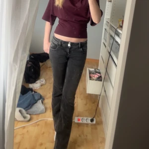Jeans - Jeans från Gina Young i storlek 152, men passar någon upp till nästan 160. Säljer då jag inte använder dem längre❤️