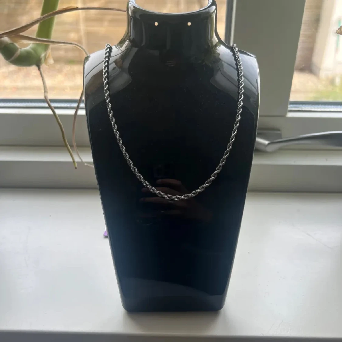Silverfärgat cordell halsband