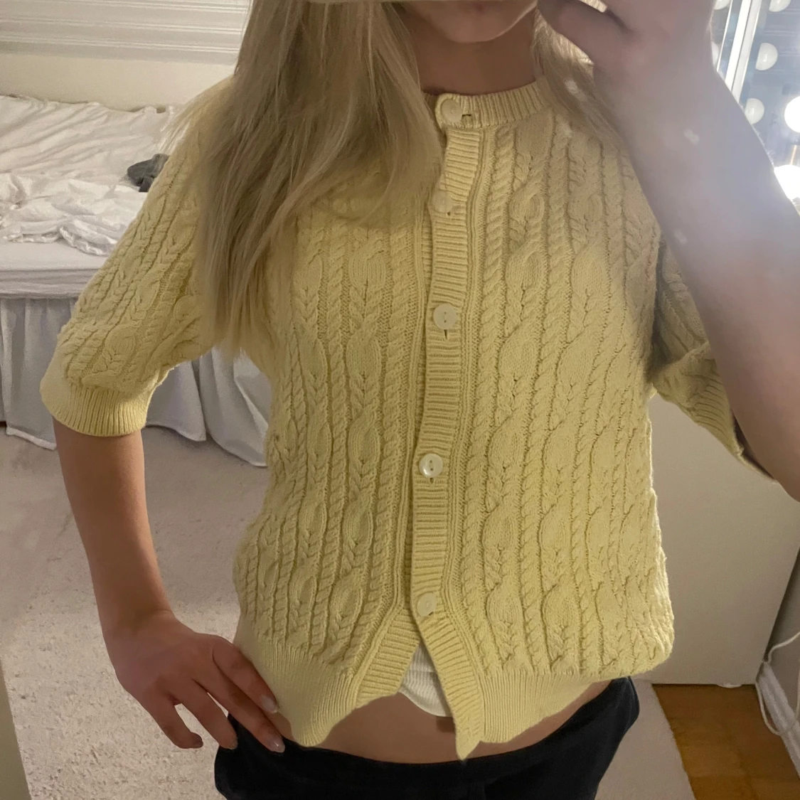 Gul stickad kofta  - 1