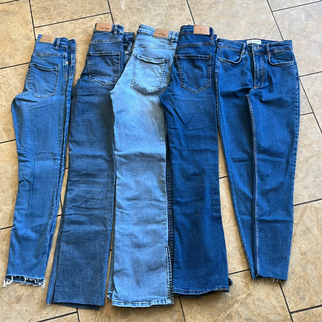 Fem par blå jeans från Gina Tricot och Zara
