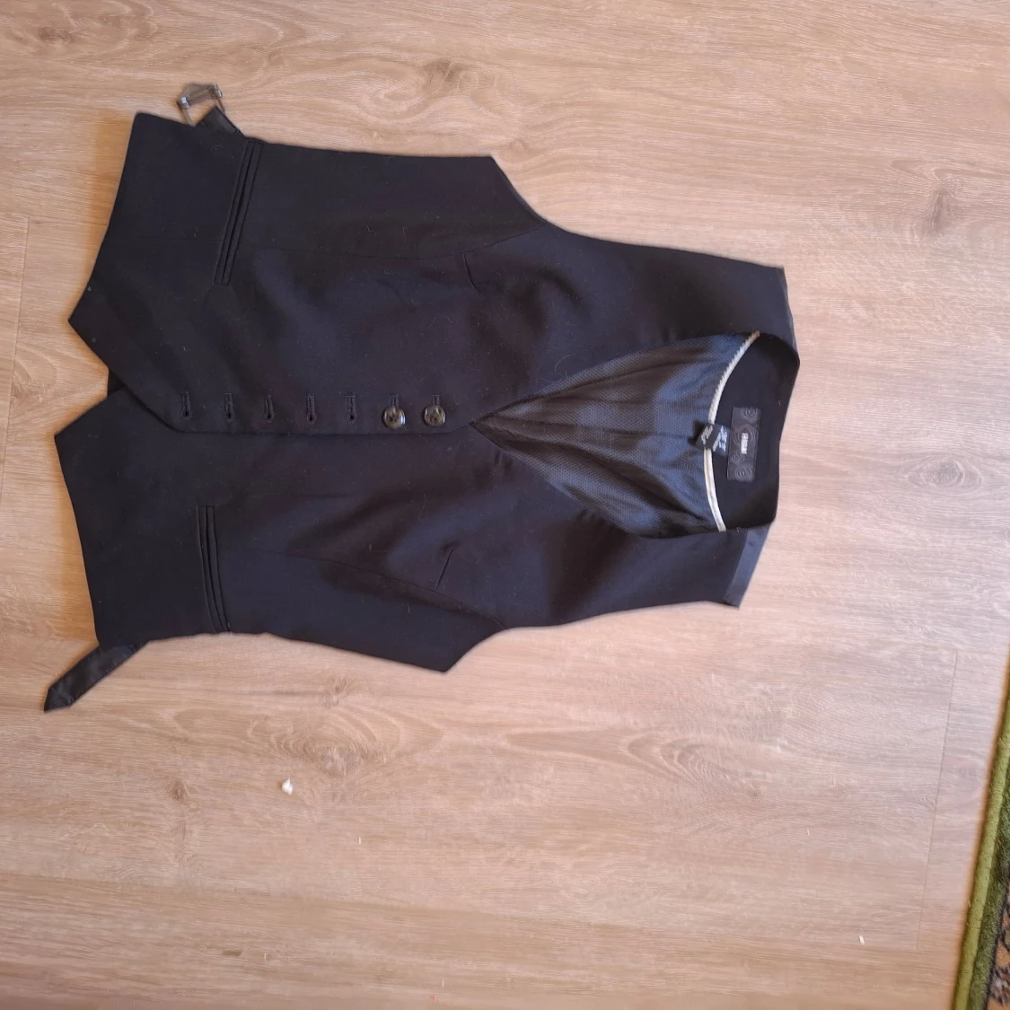 Svart kostymväst med knappar - 1