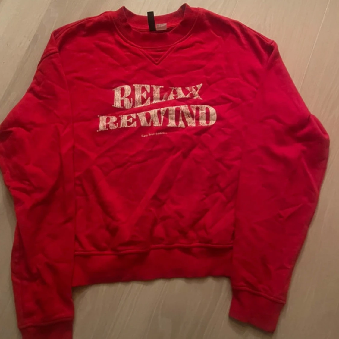 Röd sweatshirt från H&M Divided