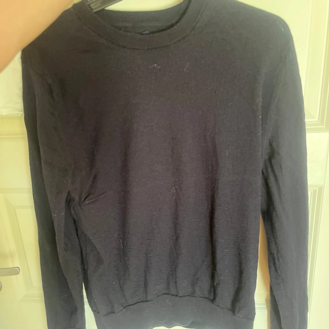 Svart stickad tröja i merinoull  - 1