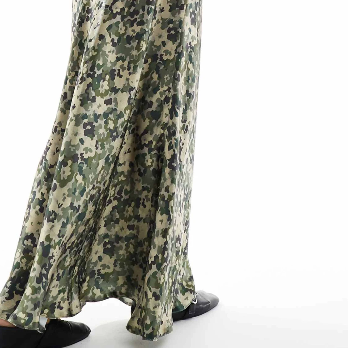 Camo-mönstrad långkjol i satin - 4
