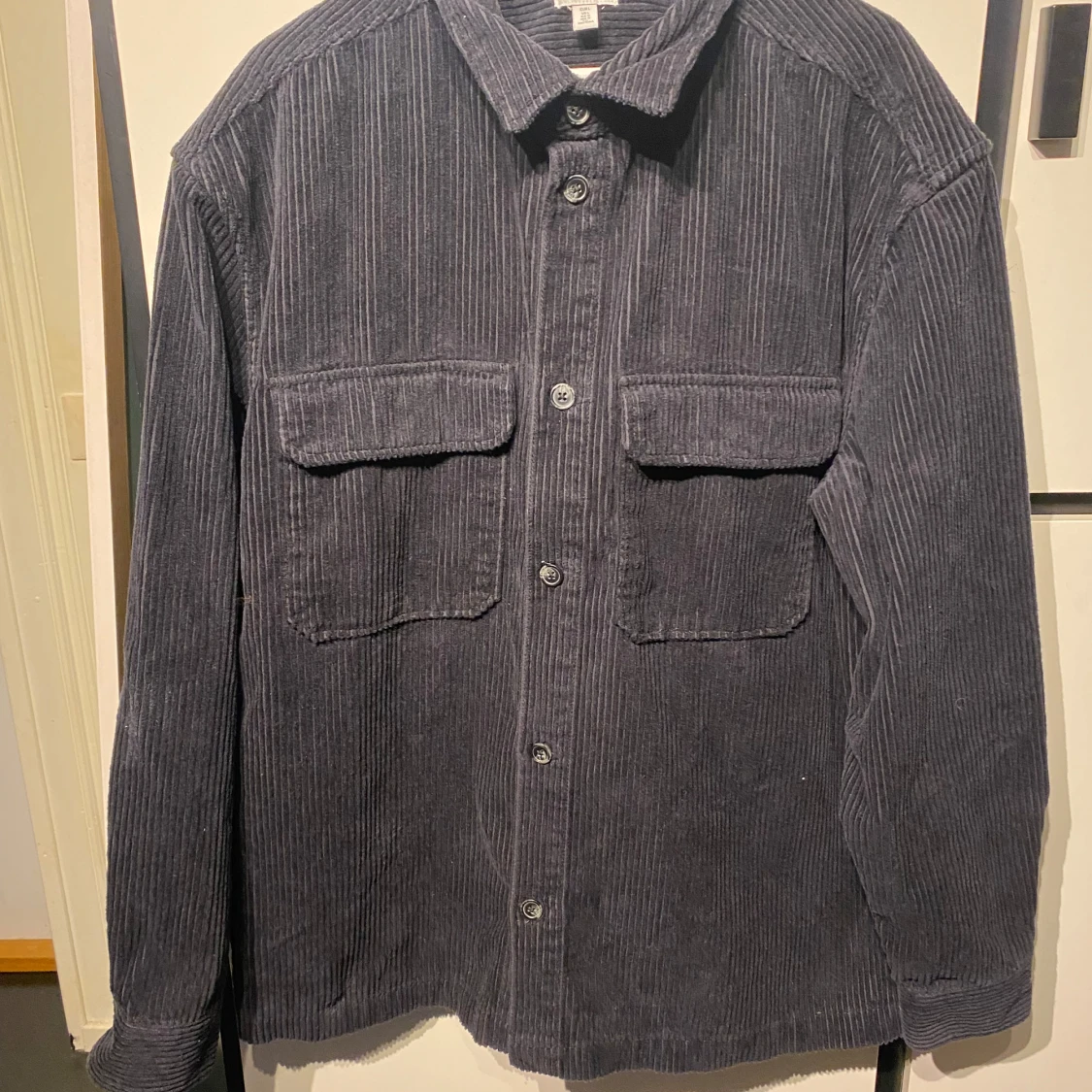 Grå manchester overshirt från H&M