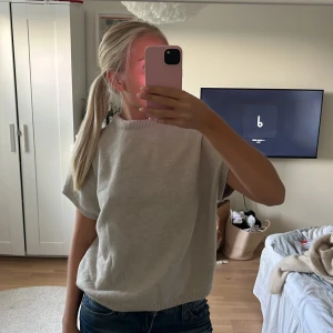 Stickad tröja - Stickad tröja från Kappahl! Går att ha krage hög och låg! 🥰