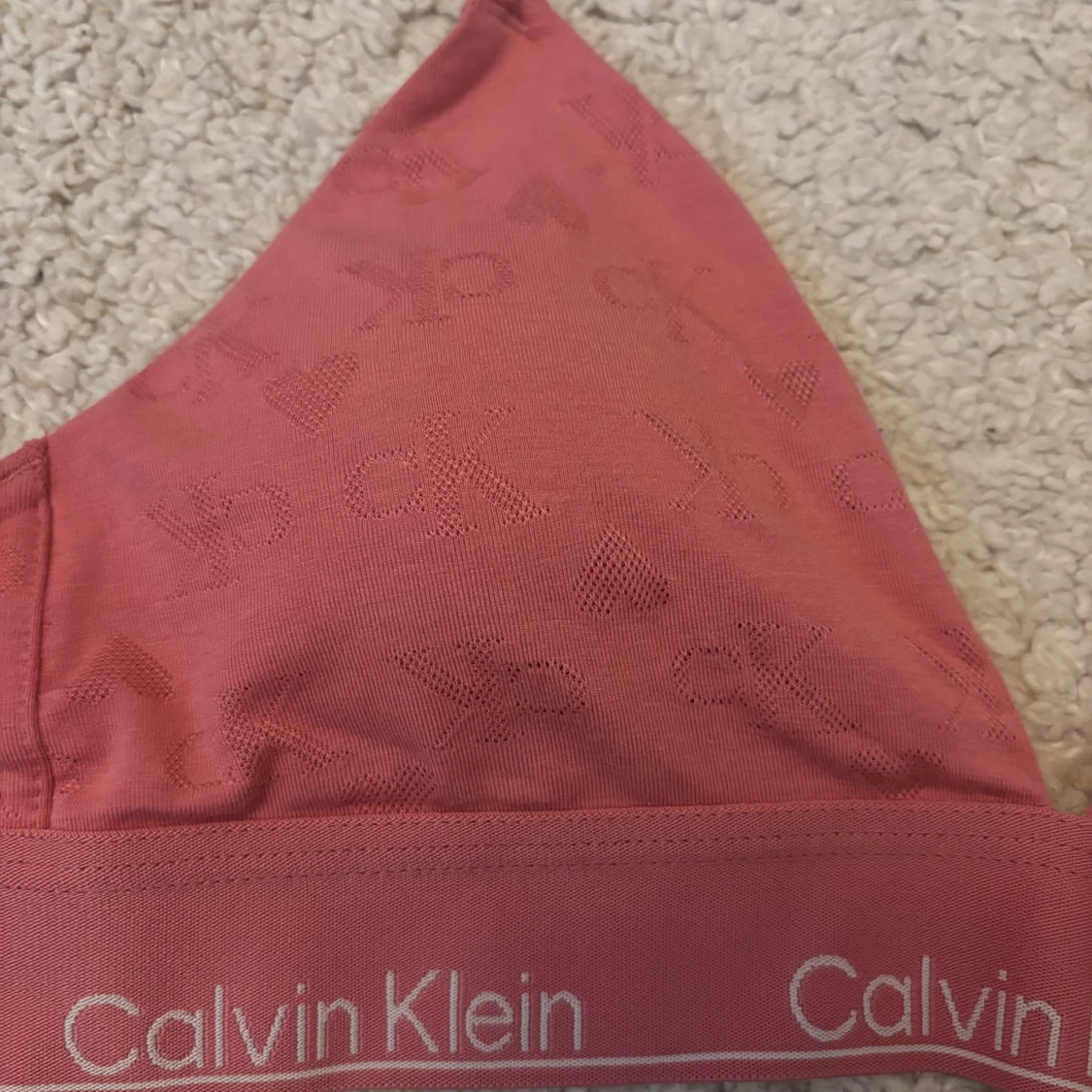 Rosa Calvin Klein bh - 91
