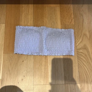 Pastell lila bikini topp - Säljer en pastell lila bikini topp med elastisk passform. Perfekt för stranden. Materialet är mjukt och stretchigt för extra komfort. Helt ny och oanvänd. Storlek xs
