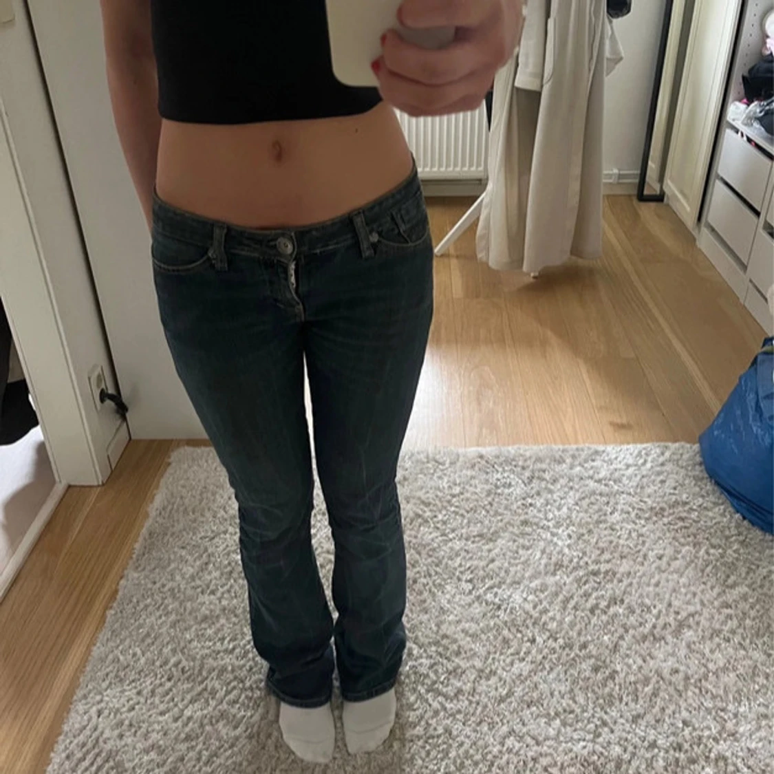 Blå lågmidjade bootcut jeans