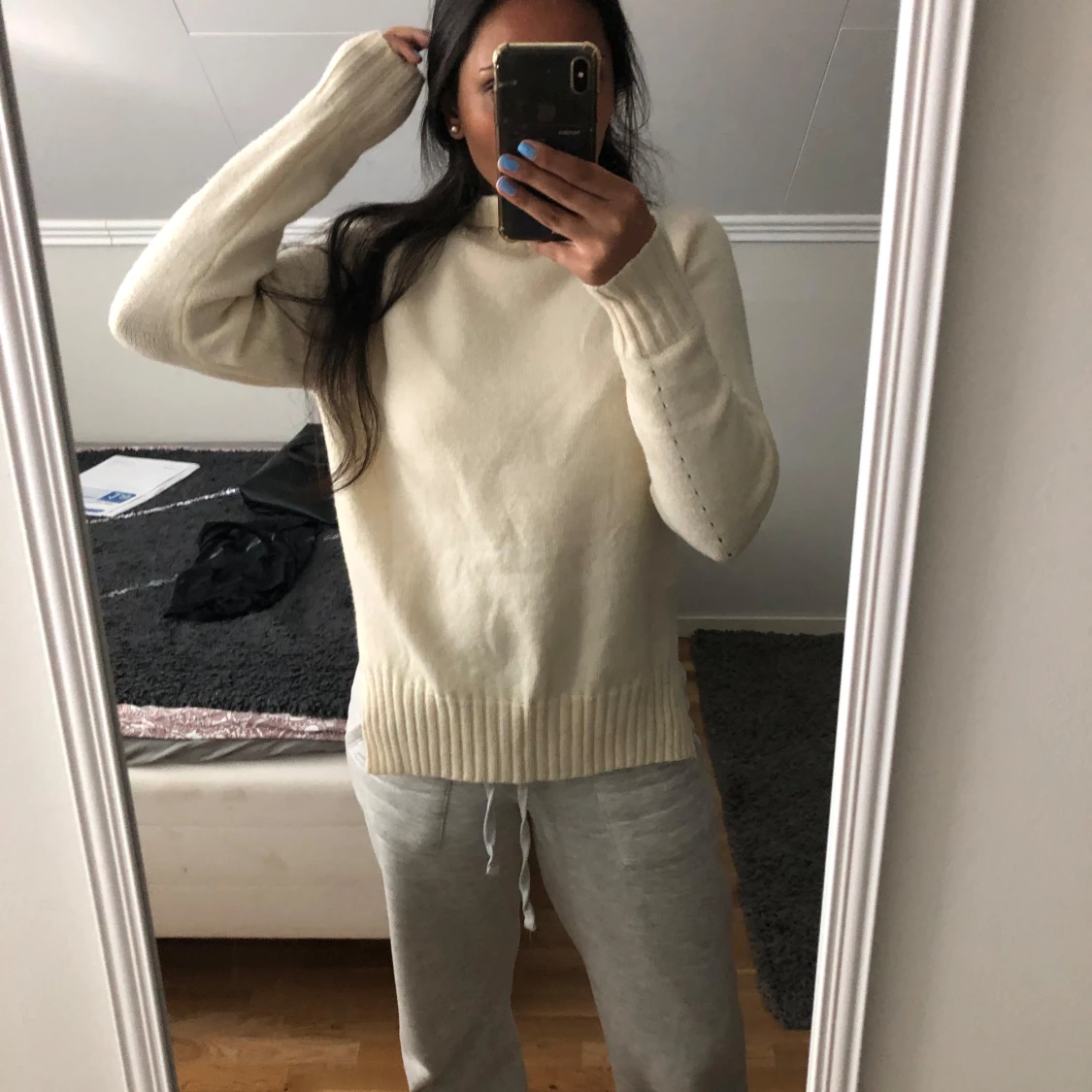 Krämvit stickad tröja - 1
