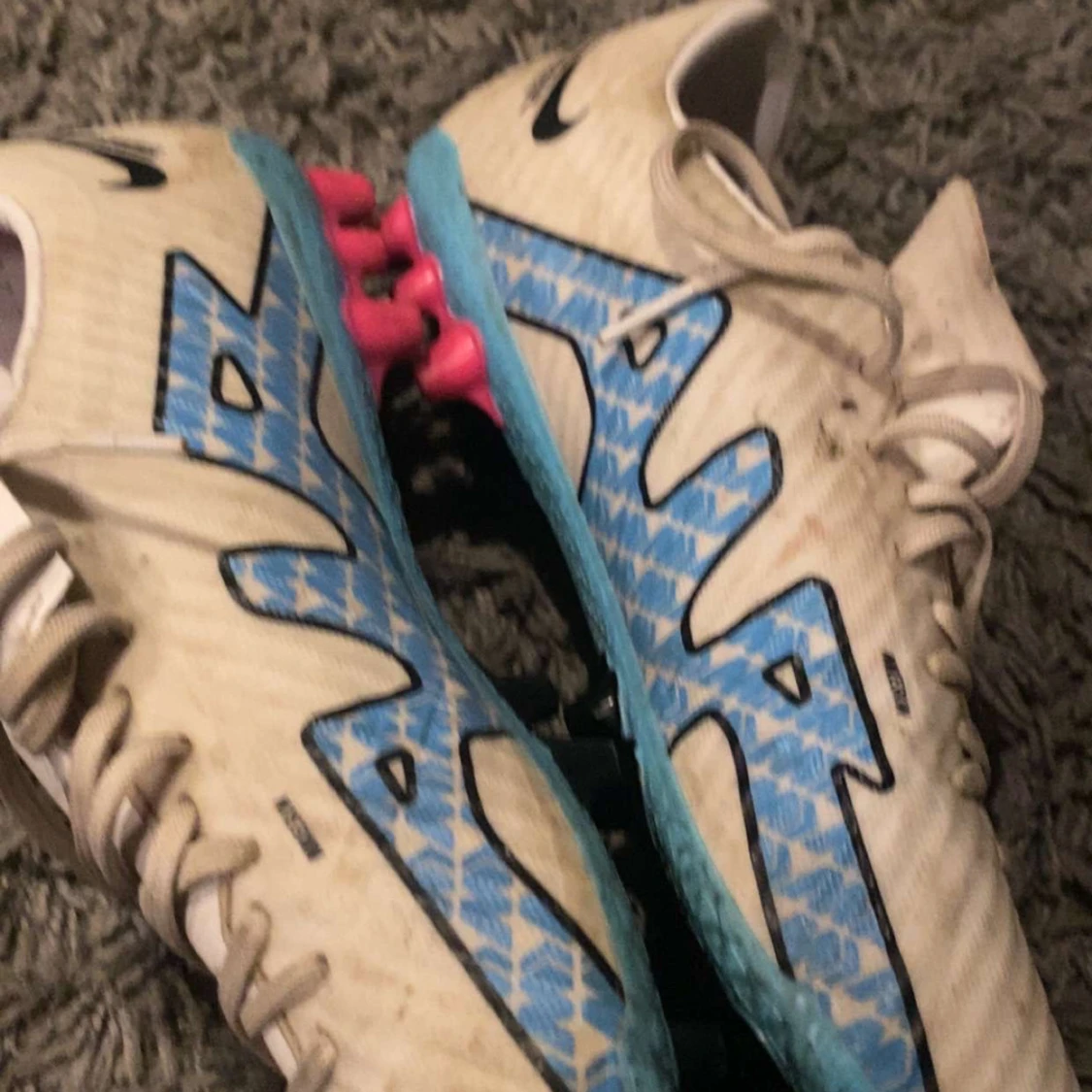 Nike Air Zoom fotbollsskor i vitt och blått - 1