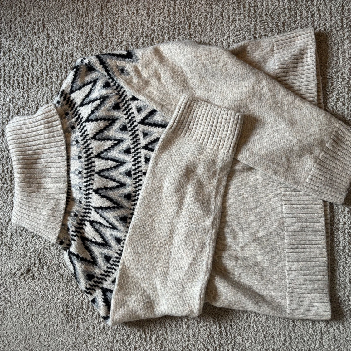 Beige stickad polotröja med mönster - 1