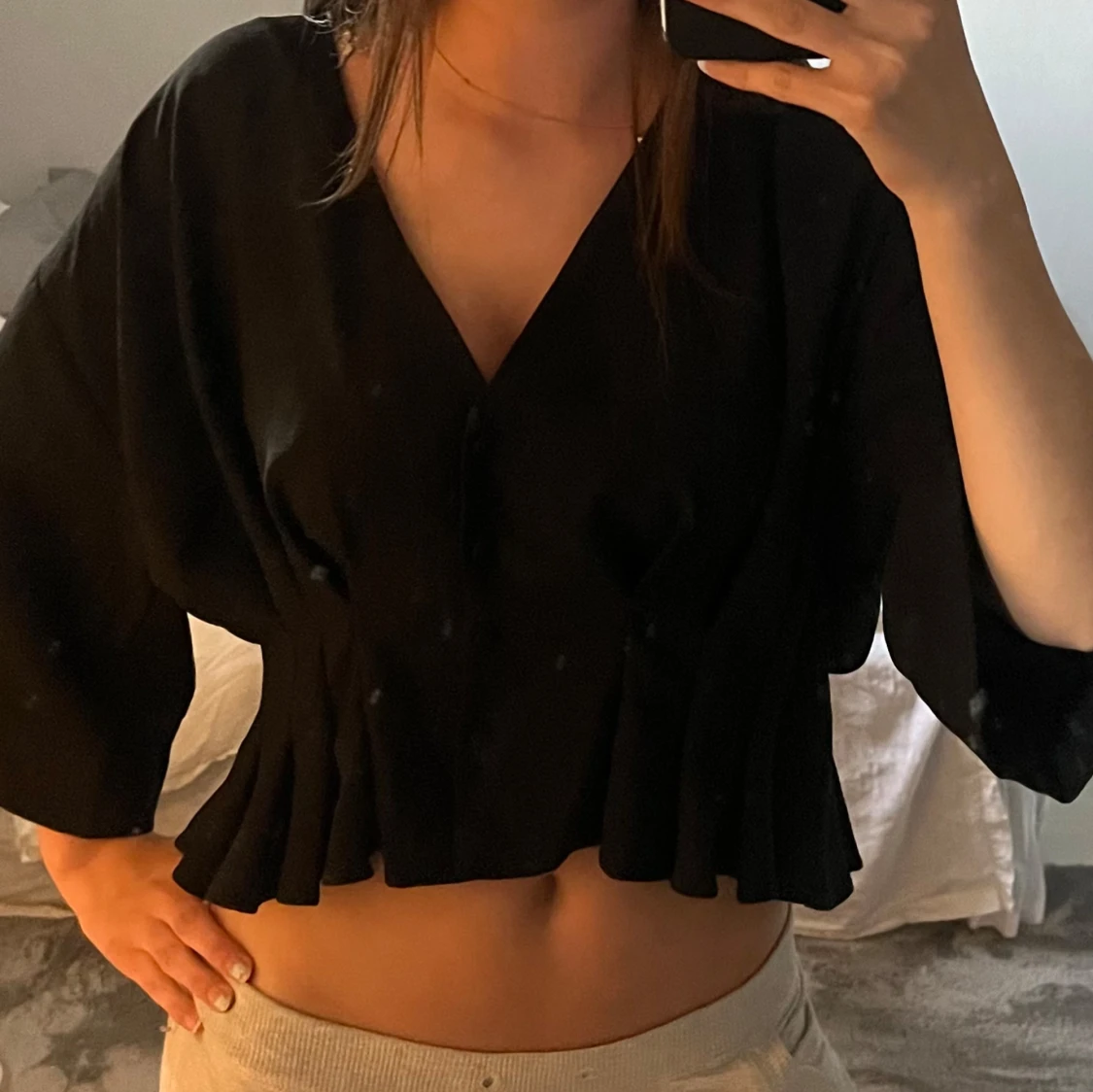 Söt Svart blus med knappar och v-ringning💕 - 1