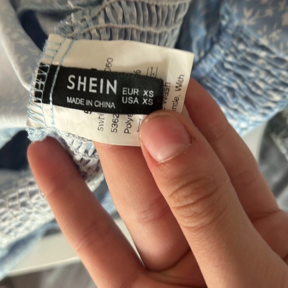 Ljusblå blommig croppad blus från SHEIN - 2