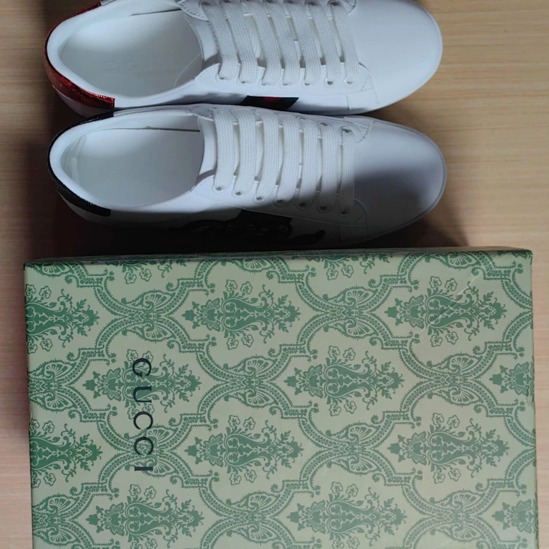 Gucci vita sneakers med orm och färgdetaljer - 3