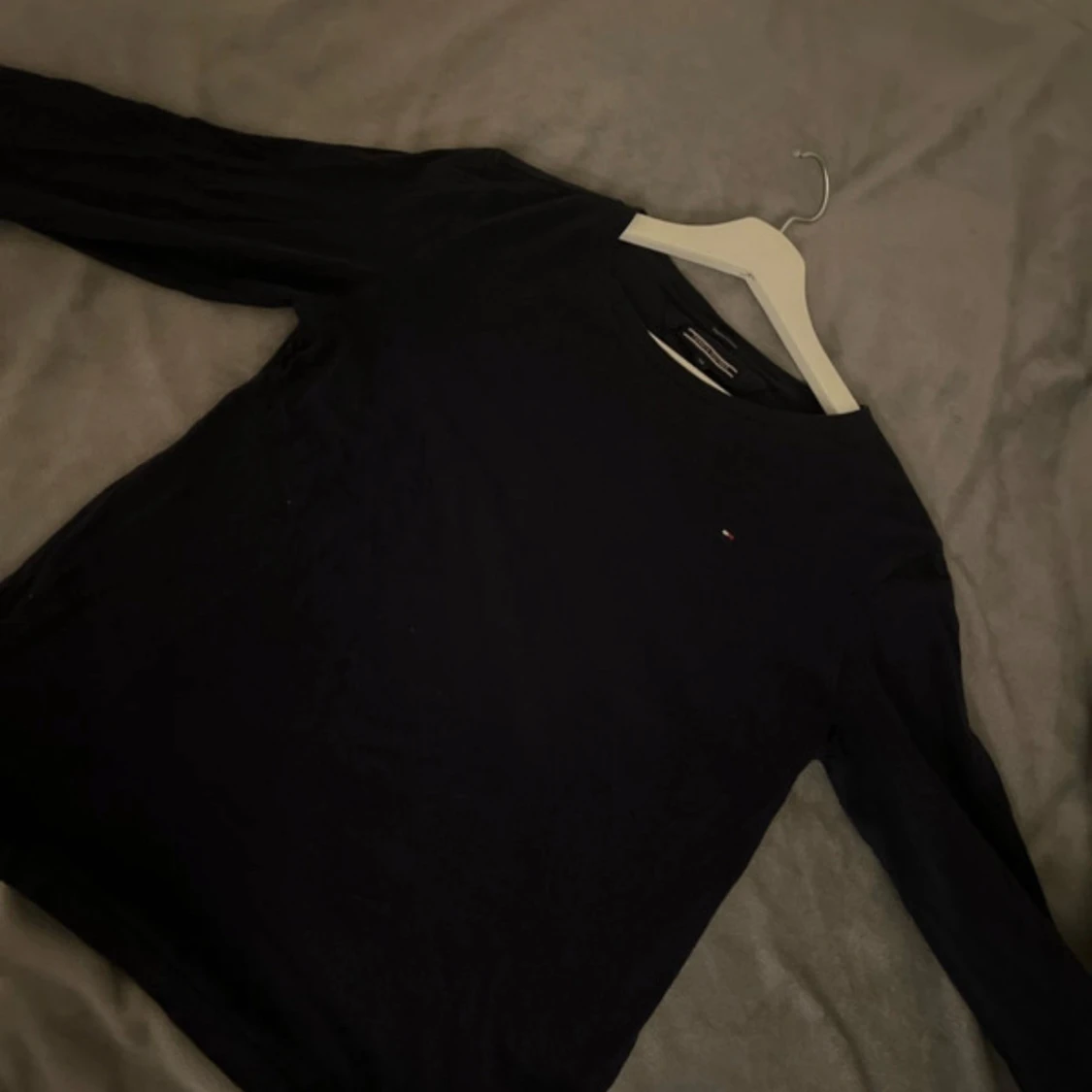 Mörkblå långärmad tröja från Tommy Hilfiger - 1