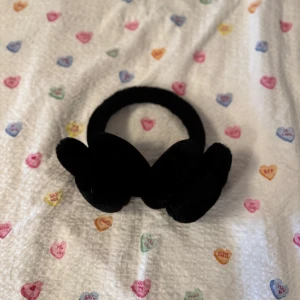 Kanin öronmuffar - Supersöt kawaii öronmuffar, sköna och lena. Passar ett mindre huvud, därmed säljer jag dem. 