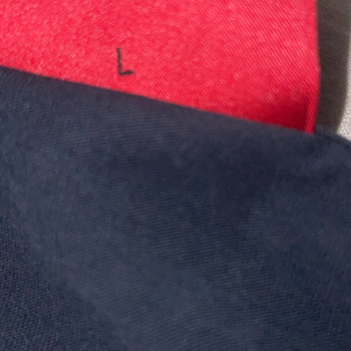 t-shirt från Hugo Boss med röd logga - 2