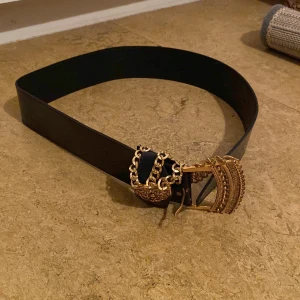 Guldigt bälte för kvinnor! - Ett guldigt bälte för kvinnor med olika storlekar! 