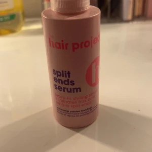 Hair cream - En hår kräm du tar efter duschen tror den är köpt på normal, ungefär halva kvar om jag skulle gissa. 