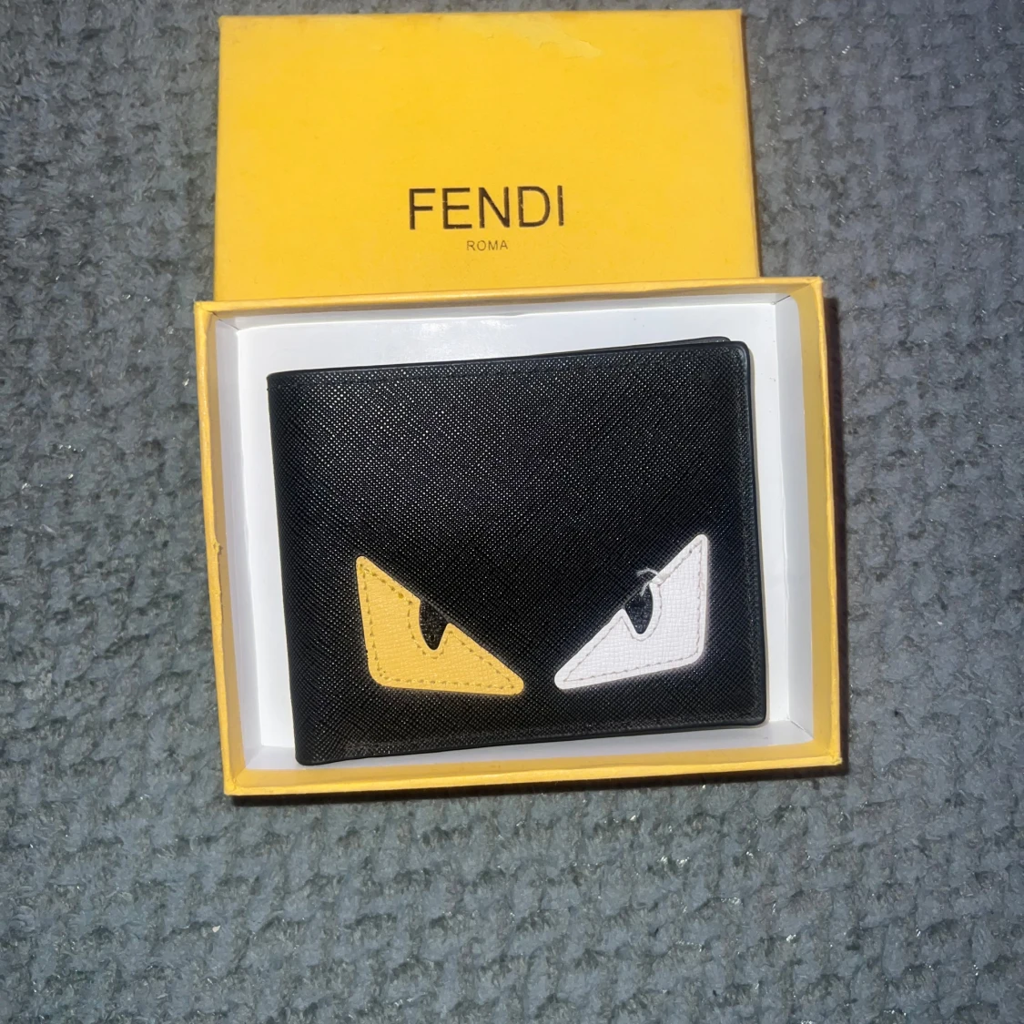 Svart plånbok från Fendi med ögonmotiv - 2