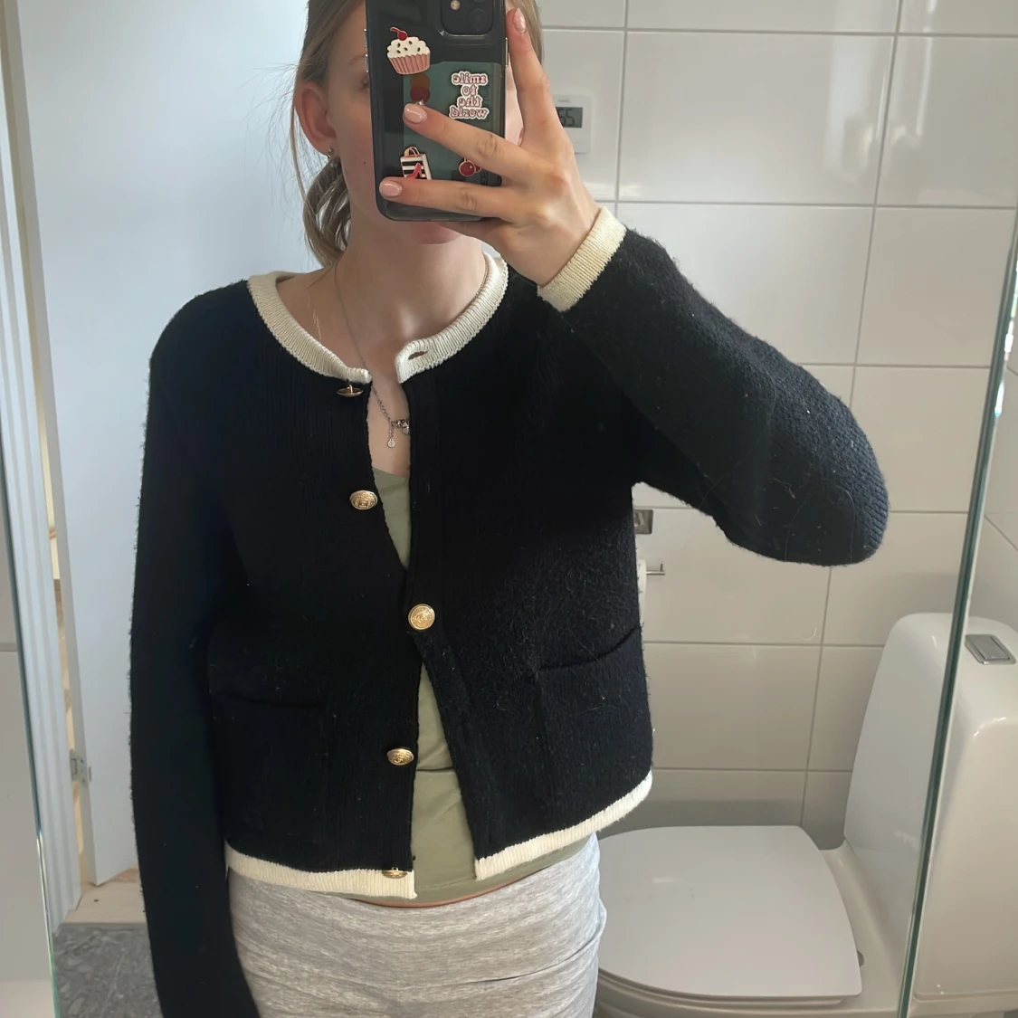 Svart cardigan jacka med vita detaljer från Zara - 1