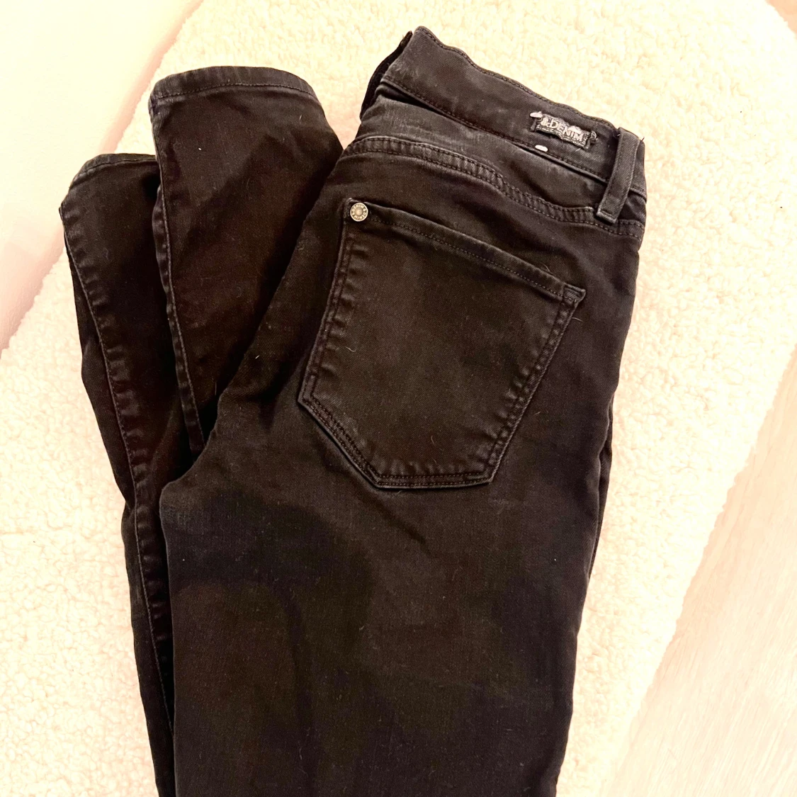 Svarta jeansbyxor 
