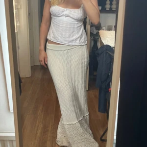 Långkjol maxikjol volangkjol - Så fin i nyskick, lite missfärgad längst ner av grus