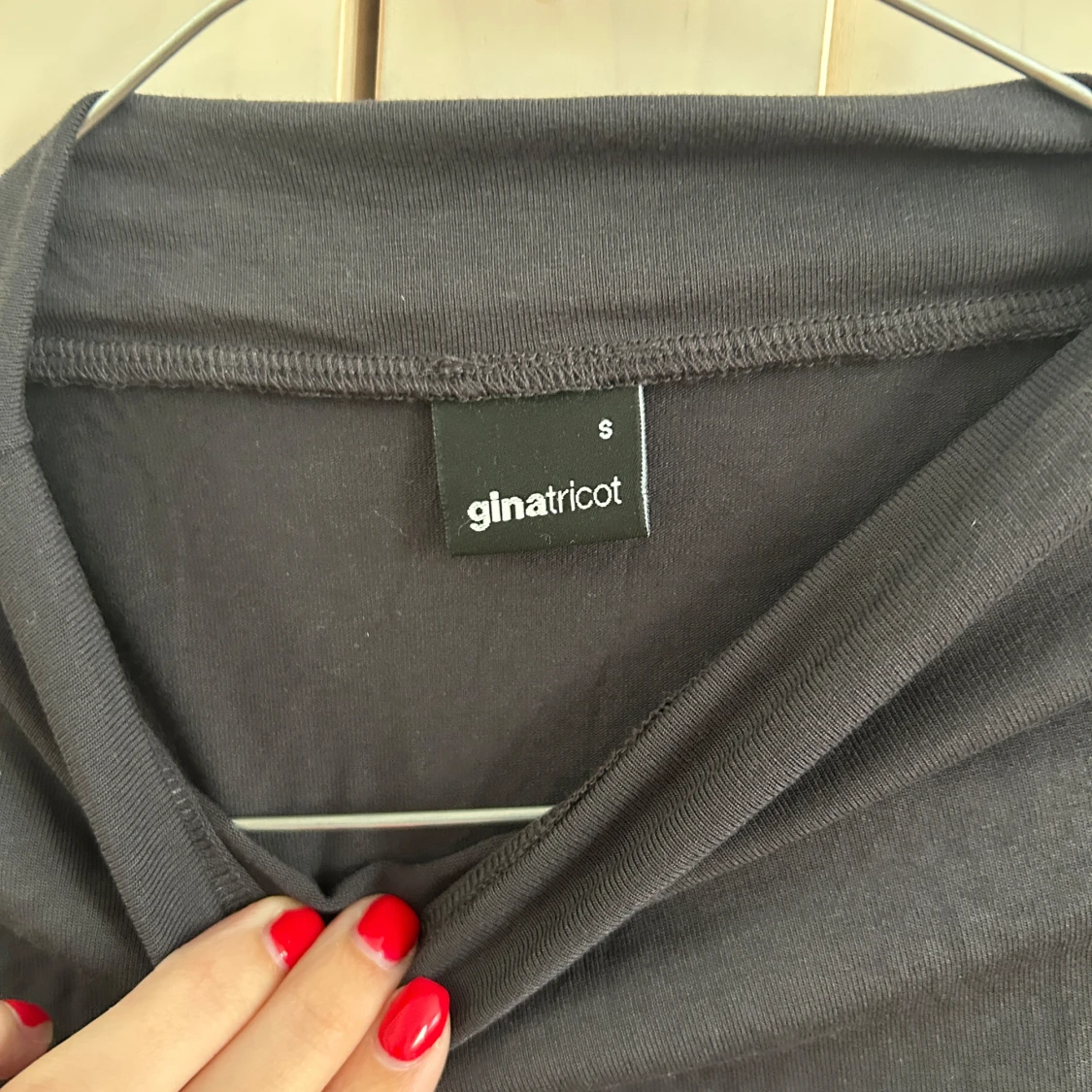 Grå topp  från Gina Tricot - 2