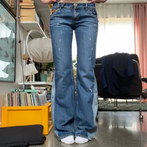 Bootcut jeans - Så fina jeans från Miss Sixty som jag sytt om till en mer bootcut - liknande modell. Midjemått: 40cm rakt över Innerbenslängd: 84cm💞