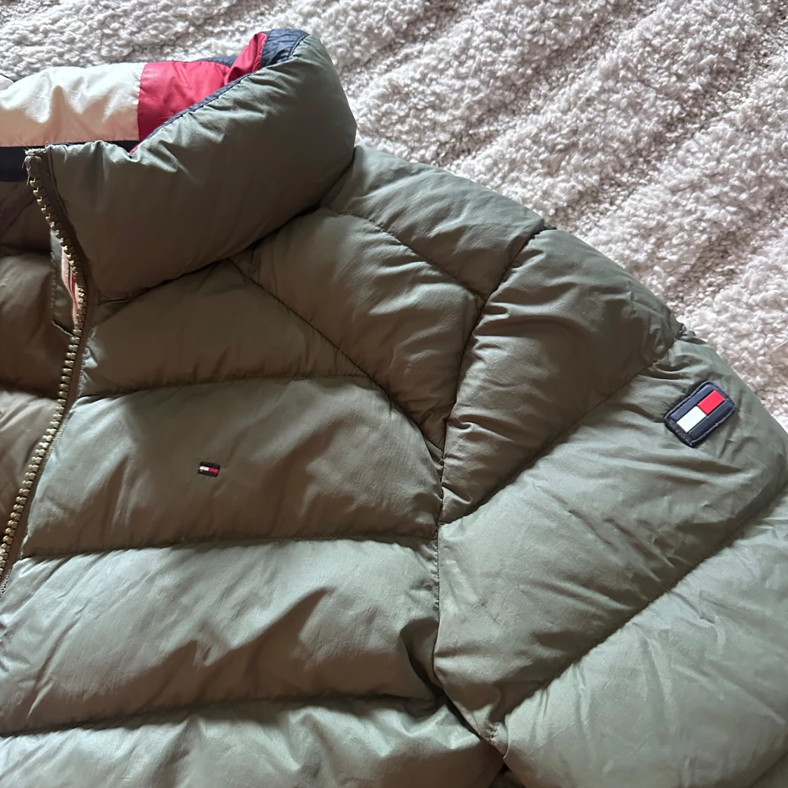 Olivgrön pufferjacka från Tommy Hilfiger - 4