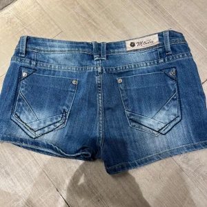 Lågmidjade jeansshorts - Super gulliga shorts till sommaren! Ca storlek S