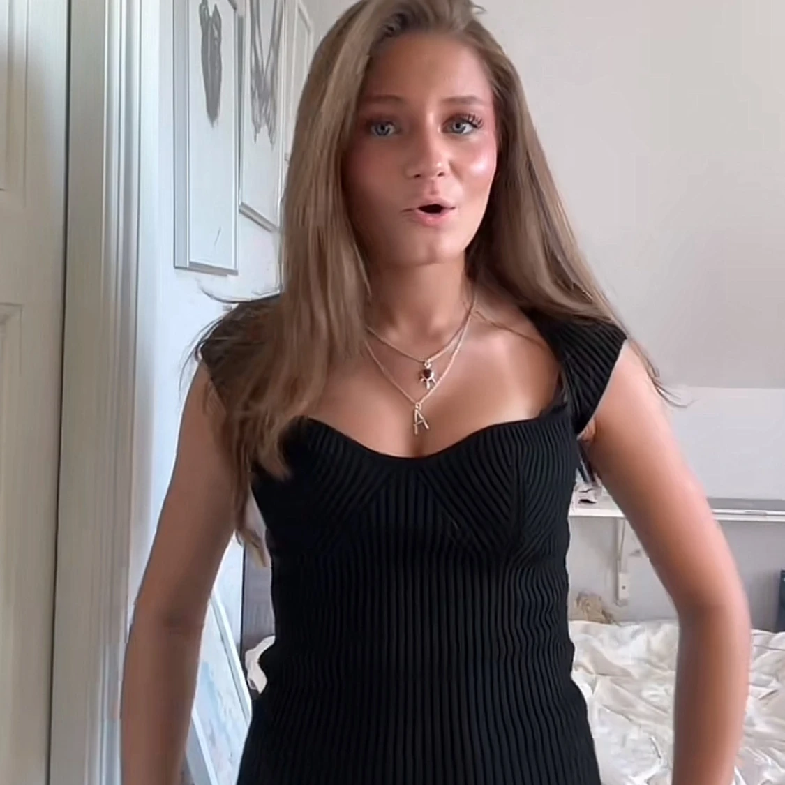 Svart ribbad topp med v-ringning