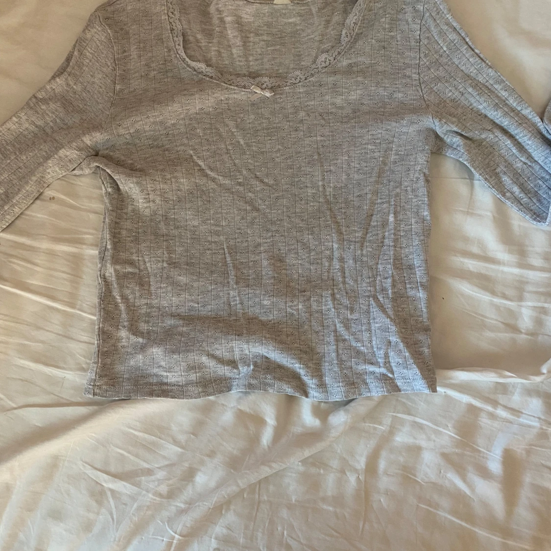 Ljusgrå ribbad topp från H&M