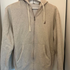 Polo Ralph Lauren hoodie - Säljer min Ralph Louren hoodie som är i väldigt bra skick. Storlek small.