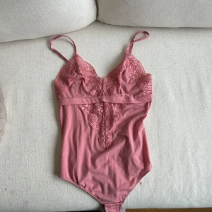 spets body - spets body ifrån intimissimi i storlek s💗helt ny, endast testad.