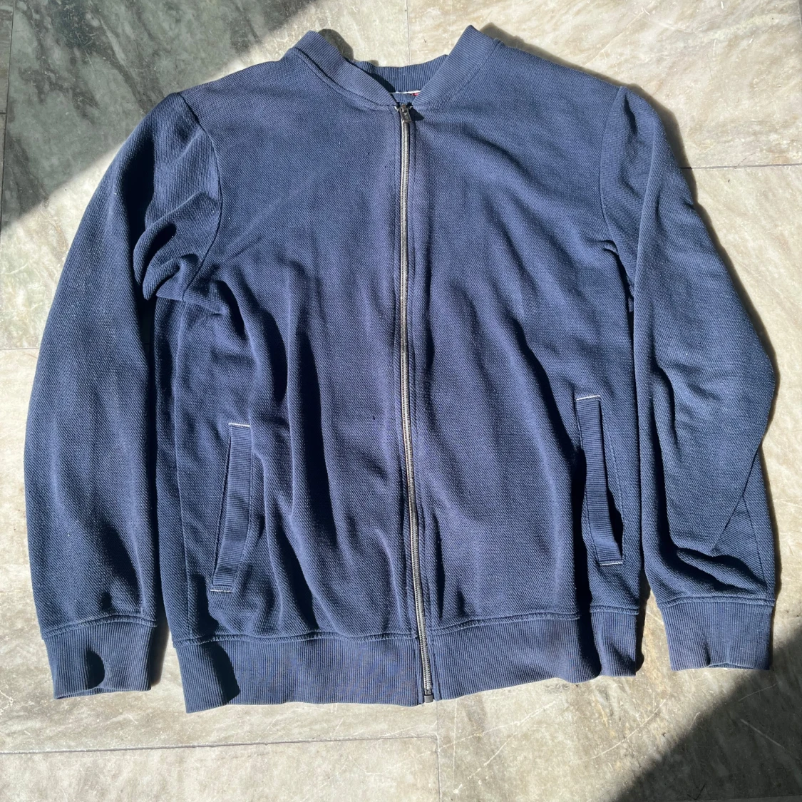 Mörkblå bomberjacka från Hampton Republic