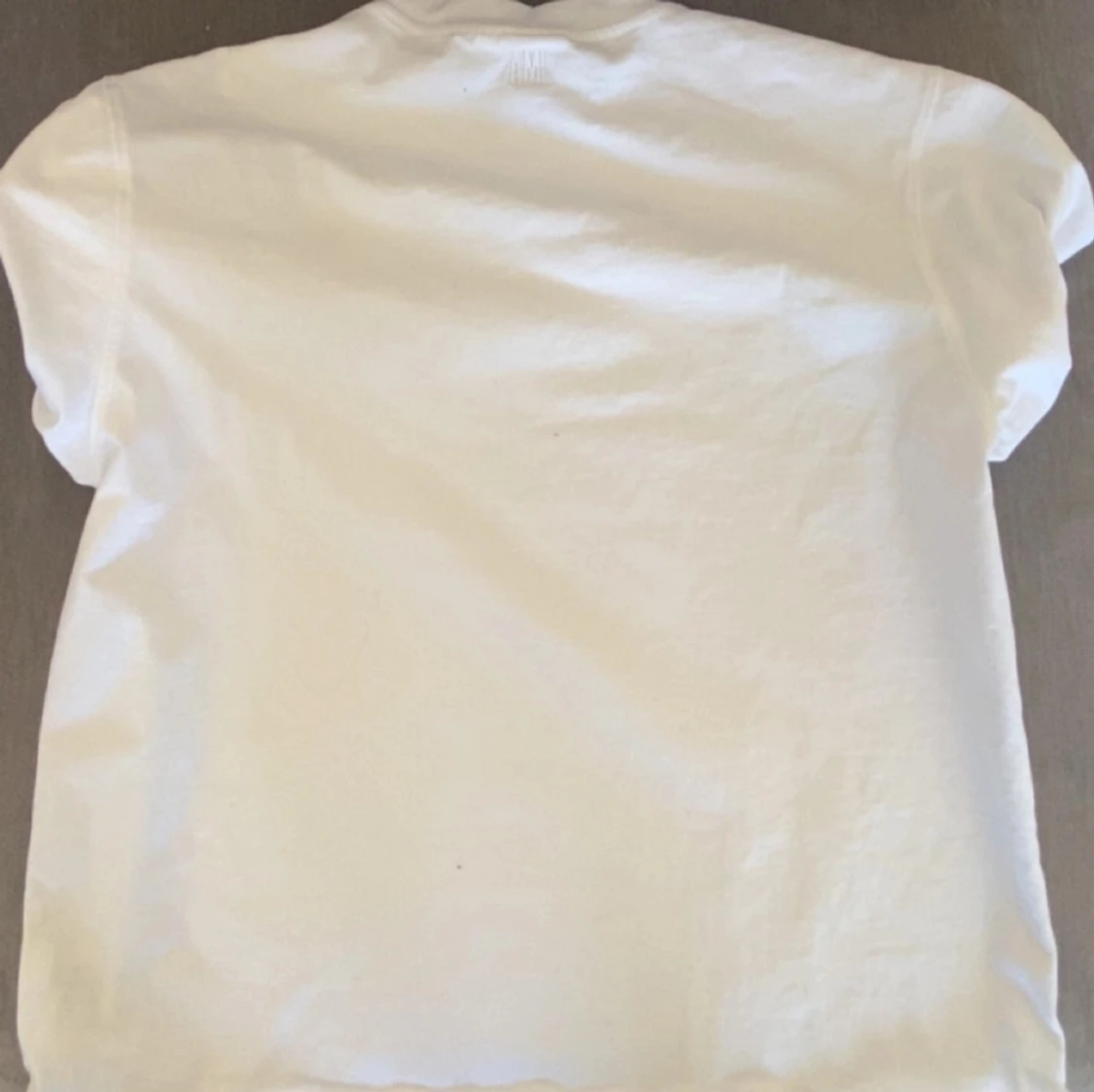 Vit t-shirt med rött hjärta - 1