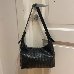 Väska - En handväska, aldrig använd 