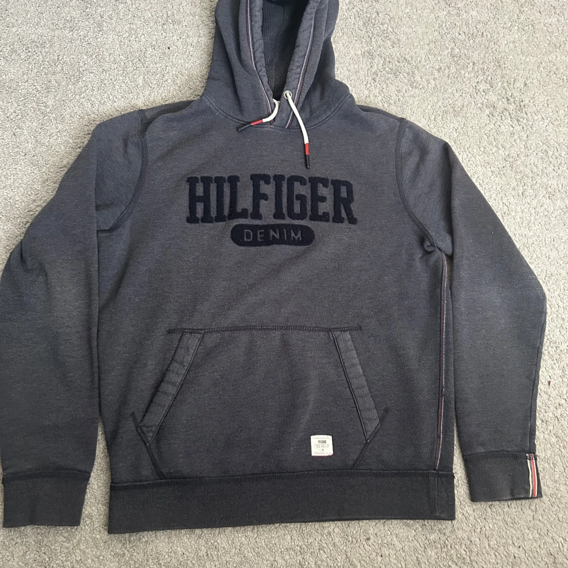 Grå hoodie från Hilfiger Denim