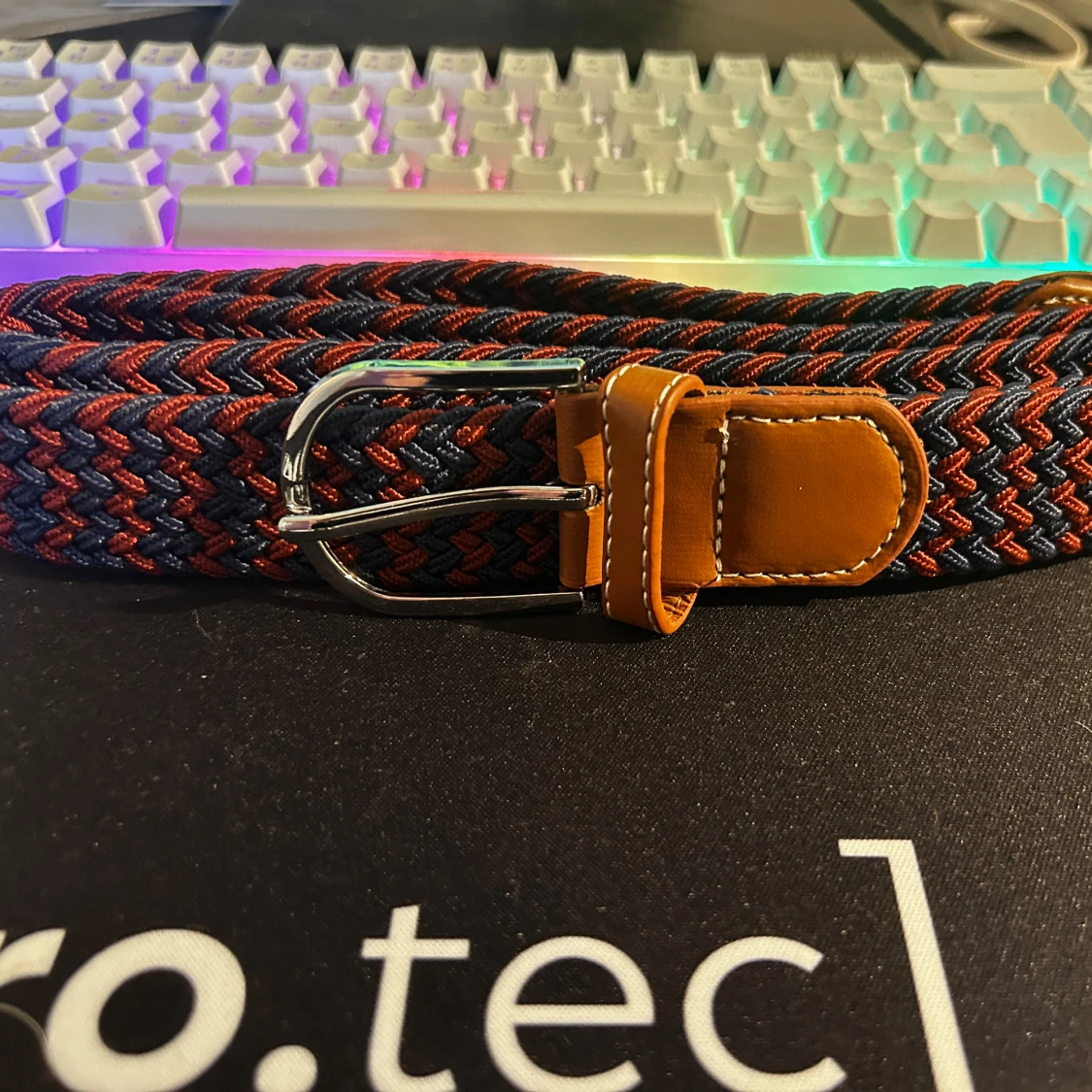 Stilren flätad bälte i marinblått och rostbrunt - 2