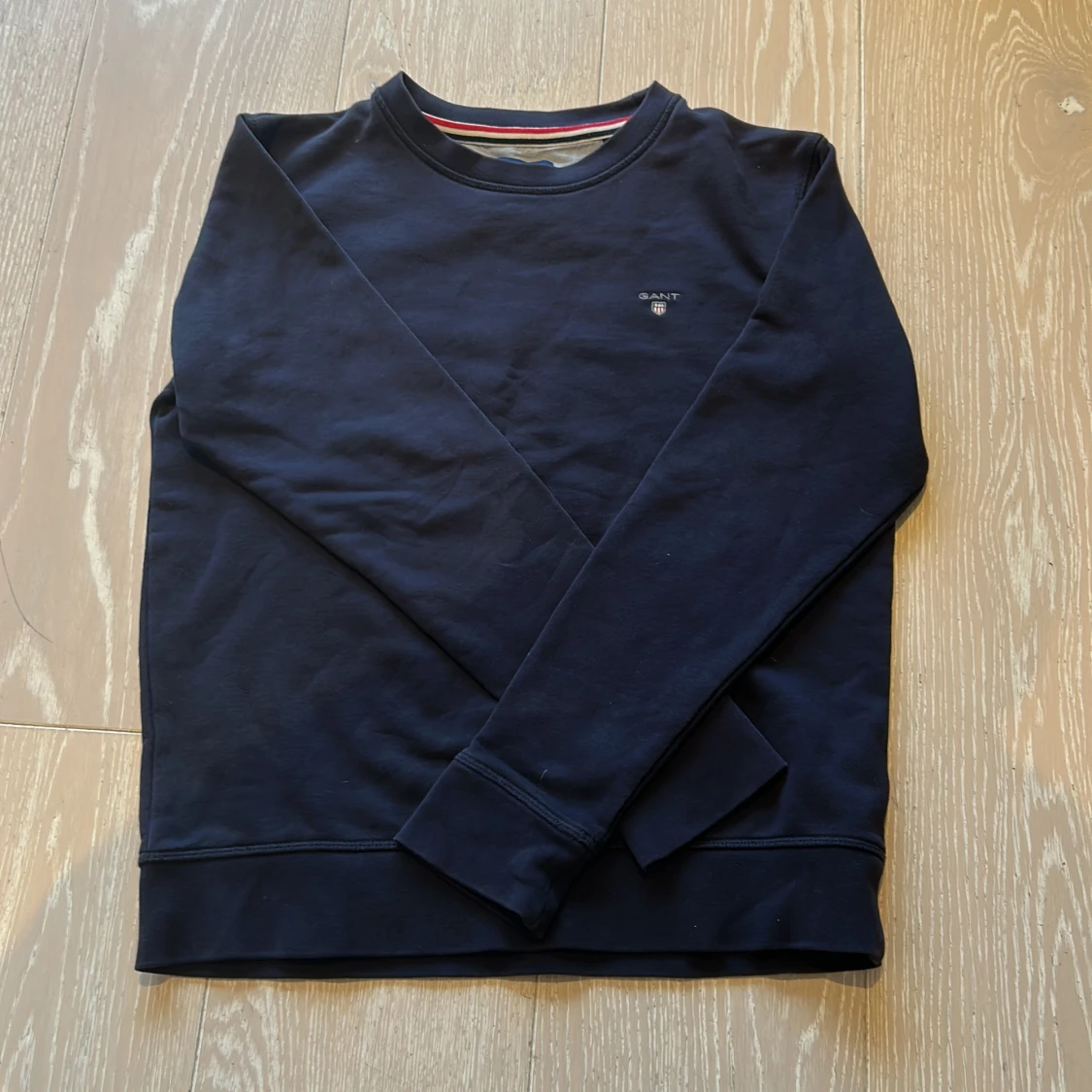 Mörkblå sweatshirt från GANT