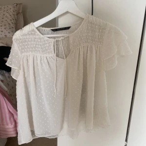 Söt blus - Jätte fin somrig blus knappt använd 