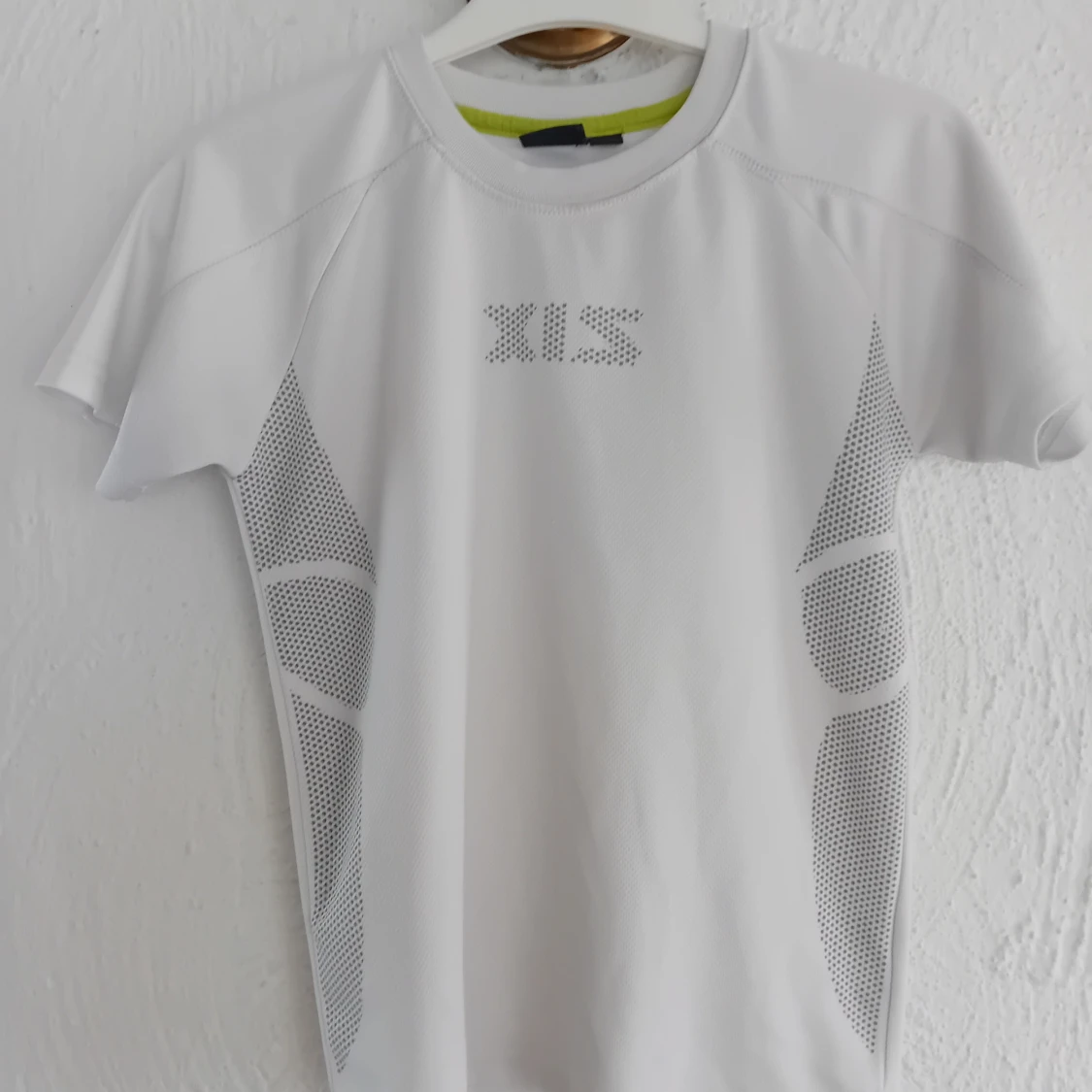Vit kortärmad t-shirt med mönster