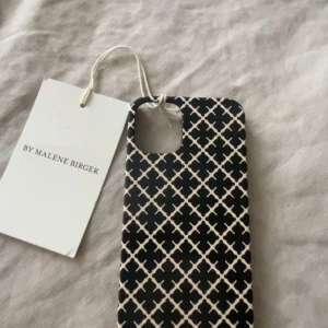 Malene birger skal - Ett fint skal från Malene birger som passar iphone 12 och 13 mini. Helt nytt och oanvänt. Skriv för frågor ❤️🙏🏼