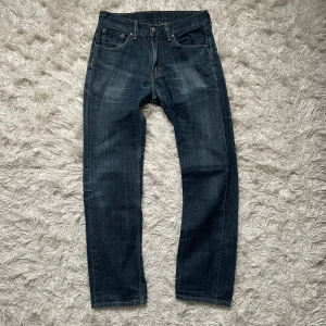 Levis jeans - Hej, säljer ett par riktigt feta jeans ifrån Levi’s! Jeansen är i storlek w30 l32 och i modellen 505. Jeansen är i ett bra skick och har en snygg tvätt. Om du har några frågor eller funderingar är det bara att höra av sig! :)