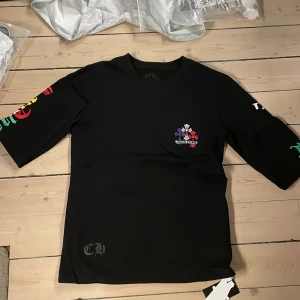 Sjukt snygg chrome hearts långarmad tröja - Allt org följer med! Aldrig använd! Skriv för mer bilder! Pris ej hugget i sten! MVH John