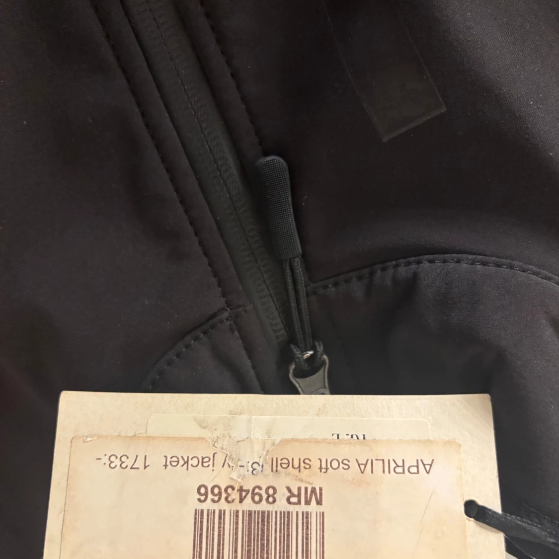 Svart och orange racingjacka från Aprilia - 3