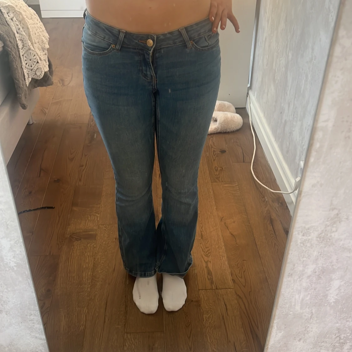 Blå jeans med bootcut