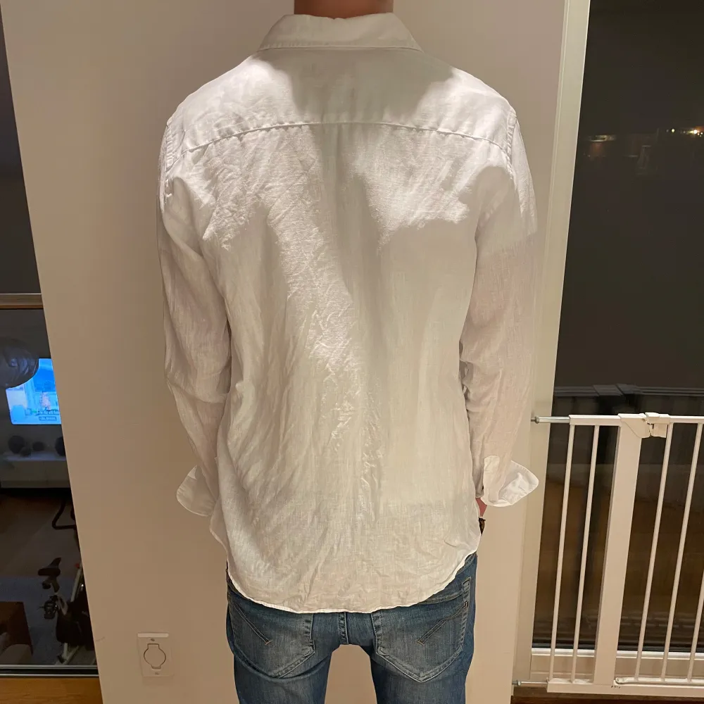 Säljer nu denna Morris linneskjorta, skriv för fler bilder/frågor🙌🏼. Paidat.